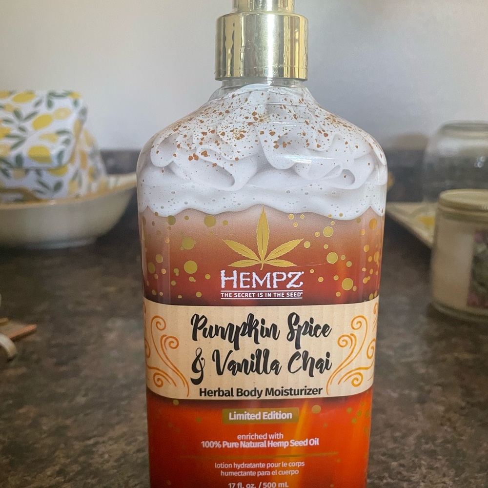 Hempz pumpkin spice and vanilla chai